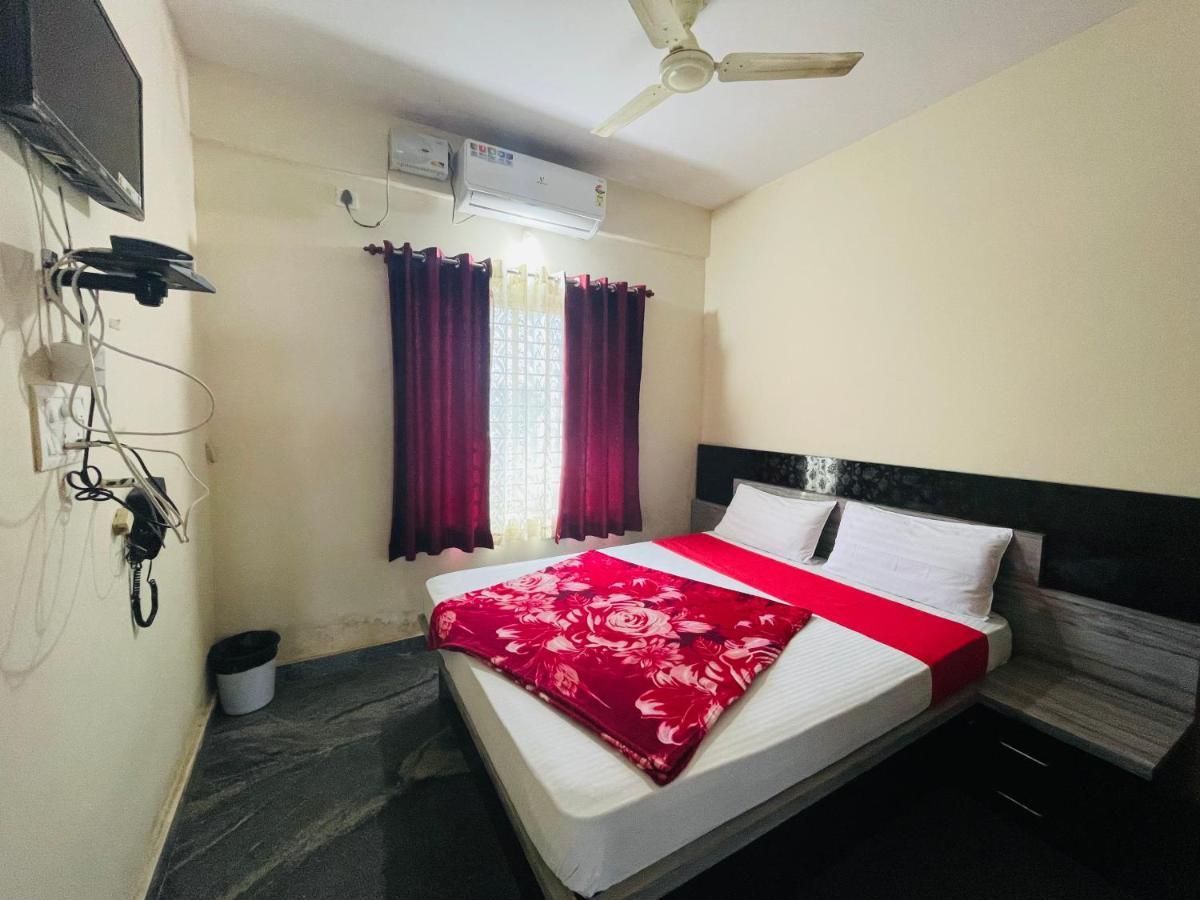 Hotel Crown Residency Mysuru Zewnętrze zdjęcie