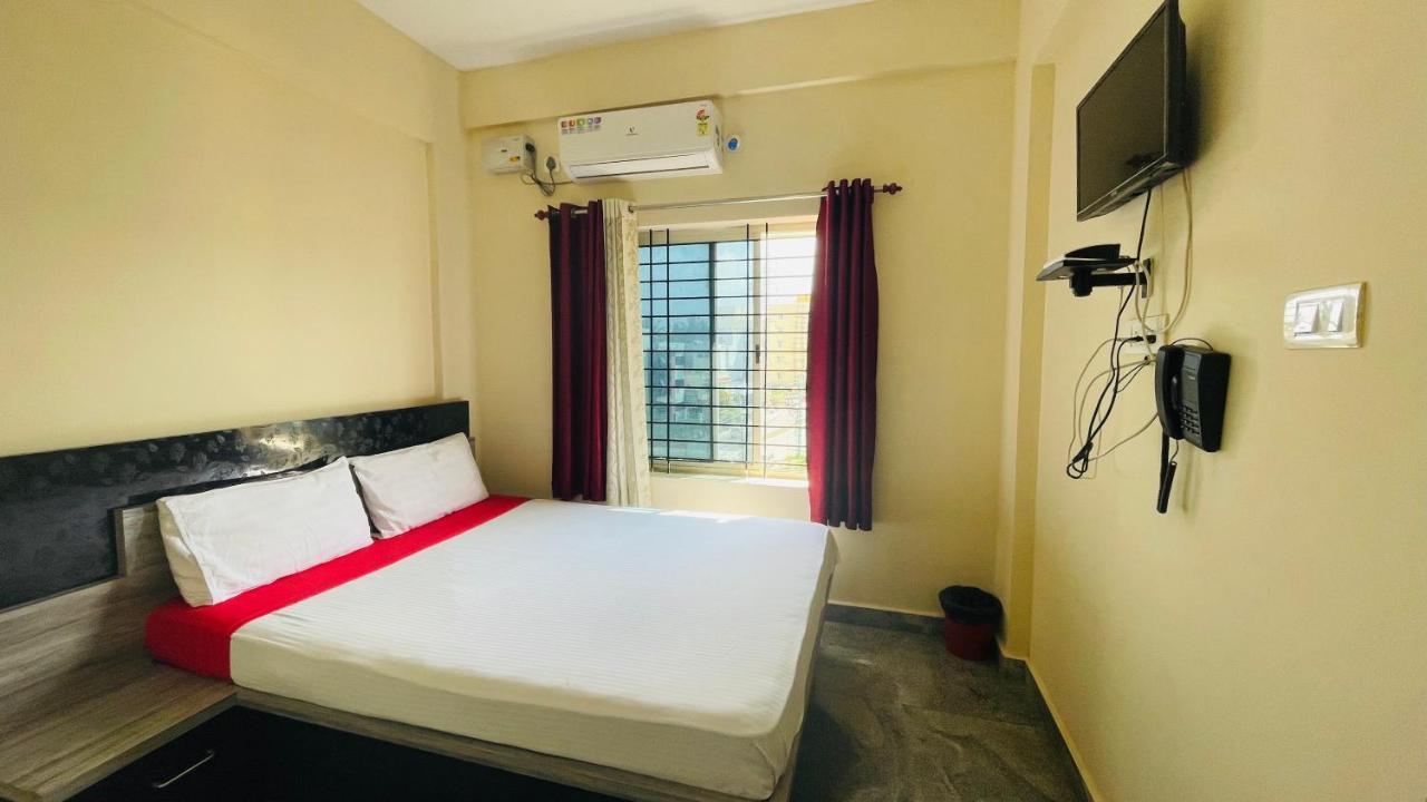 Hotel Crown Residency Mysuru Zewnętrze zdjęcie