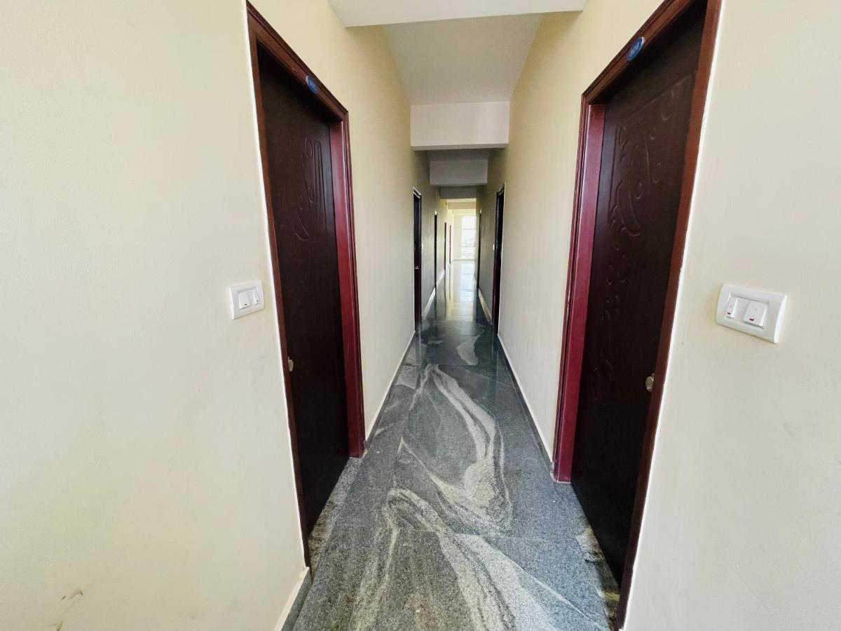 Hotel Crown Residency Mysuru Zewnętrze zdjęcie